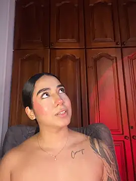 KaditaNavarro live cam on StripChat