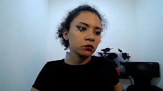 Little18Doll live cam on StripChat