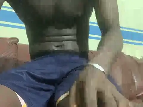 bolale001 live cam on StripChat
