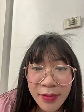 -Lyly_69 live cam on StripChat