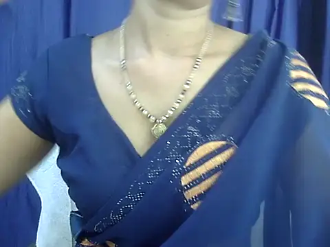 Laila_Cute live cam on StripChat