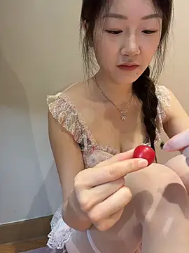 zhenzhu443 live cam on StripChat