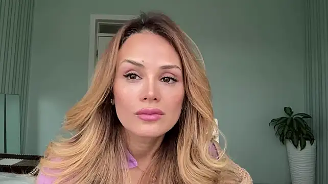 SayraPie live cam on StripChat