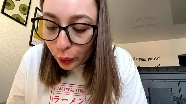 SarahHazelrigg live cam on StripChat