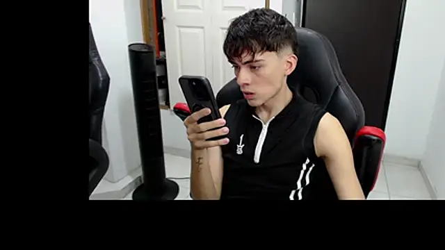 Hiso_kai live cam on StripChat