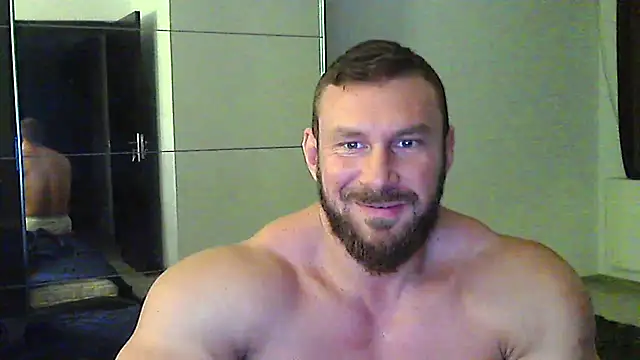 muscularkevin live cam on StripChat