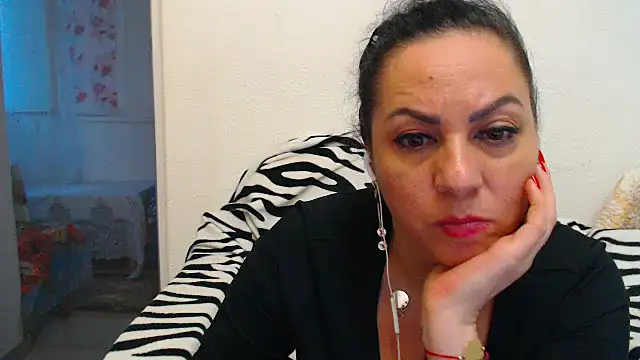 MissElla live cam on StripChat