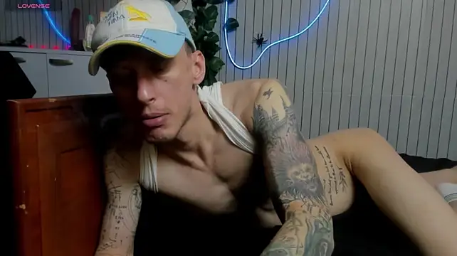 James2Inked on Stripchat