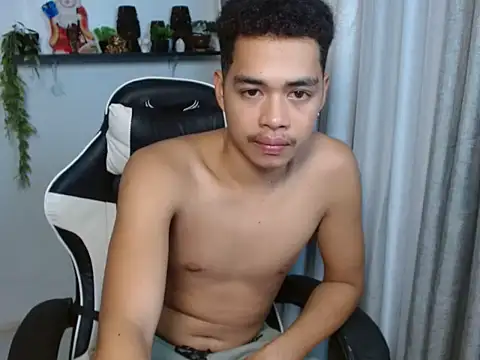 curlyasian_njxx live cam on StripChat