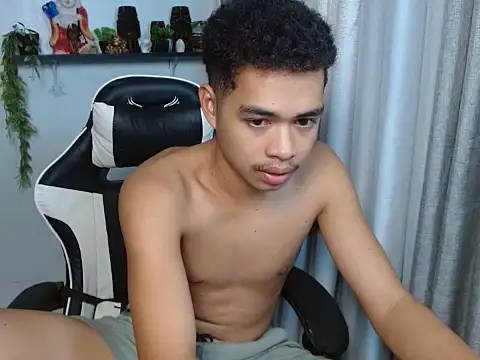 curlyasian_njxx