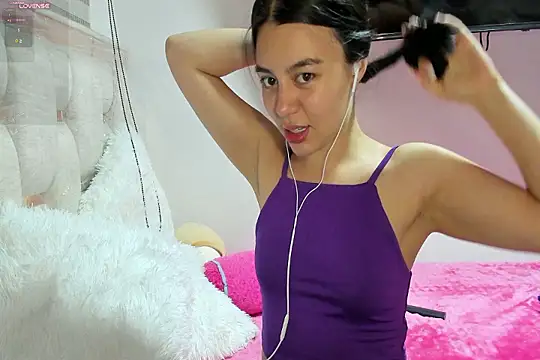 Midori_rosse live cam on StripChat