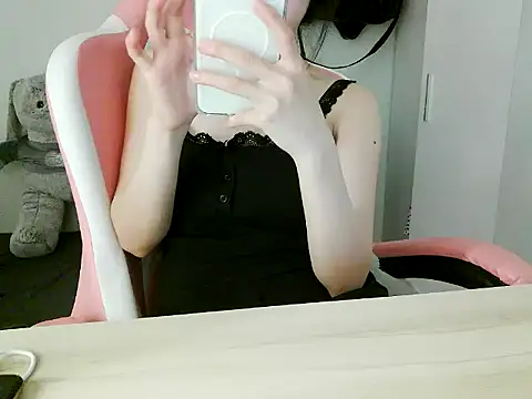 Linh-Barbie live cam on StripChat