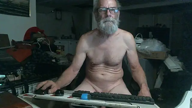 farmboy4yu live cam on StripChat