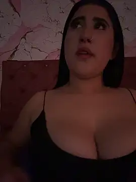 Kiitty_LS live cam on StripChat