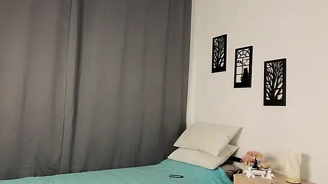 OnitaHoglen live cam on StripChat