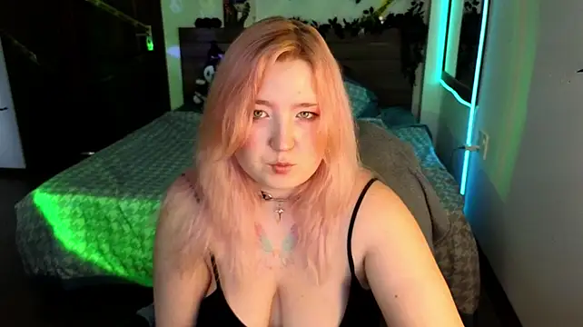 PlushyDevil live cam
