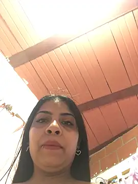 Rachellcooperrr live cam on StripChat