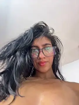 BrillitHard live cam on StripChat