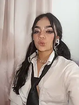 Dolly_raee live cam on StripChat