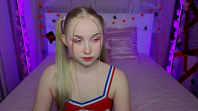 LilyStarlight live cam on StripChat