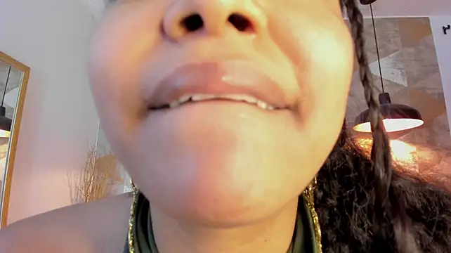 LalilaBrunettee live sex cam