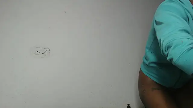 avaleri_cherry live cam on StripChat