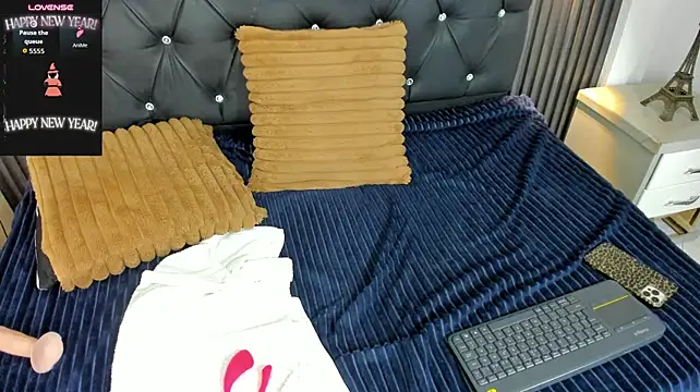 Amy-James live cam on StripChat
