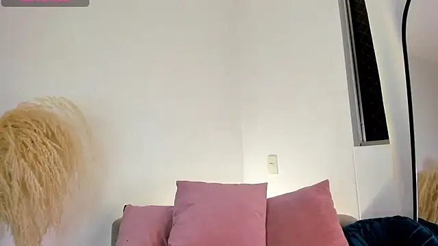 hollyprincess_2 live cam