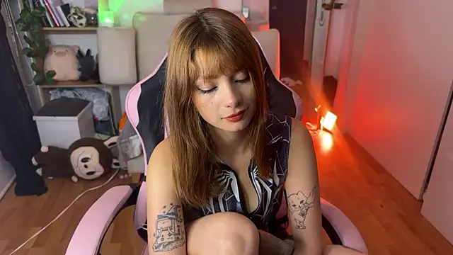 ari_kat live cam on StripChat