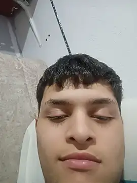 Andres_medi32 live cam on StripChat