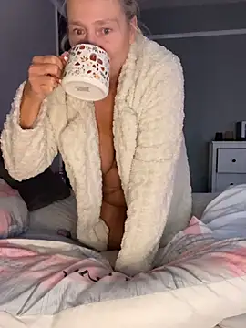 Blondnboujee53
