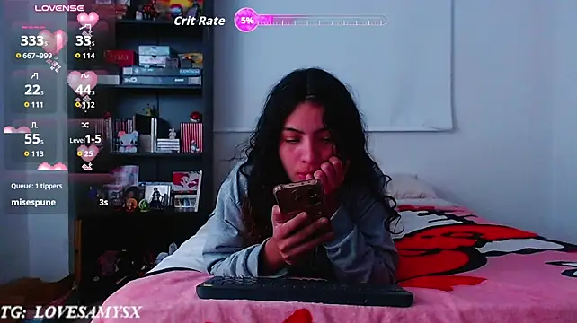 Lovelyamyy live cam on StripChat