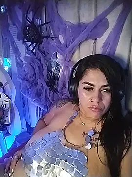 chelaqueen_ live cam on StripChat