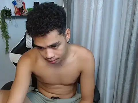 curlyasian_njxx
