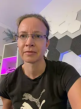 AnnikaRose live cam on StripChat