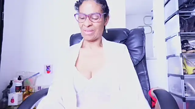 Aries_Mature live cam on StripChat
