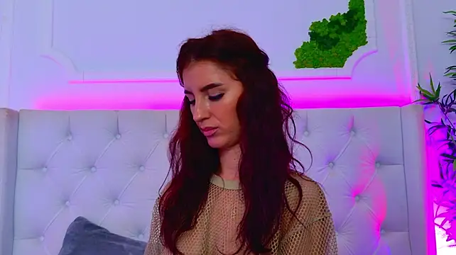 ElisaCharm live cam on StripChat