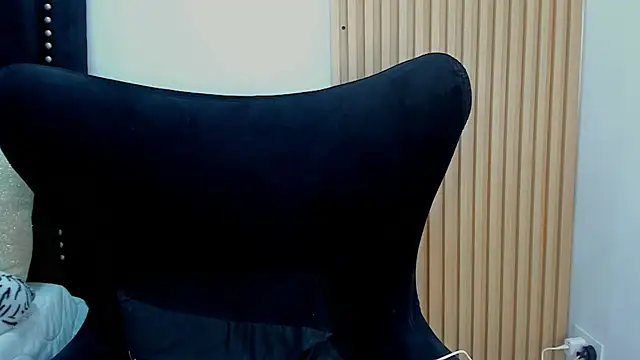 1Sloppy_Fox4 live cam on StripChat