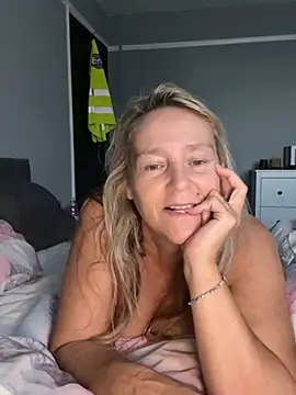 Blondnboujee53