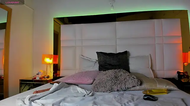 Brenda_Thomp live cam on StripChat
