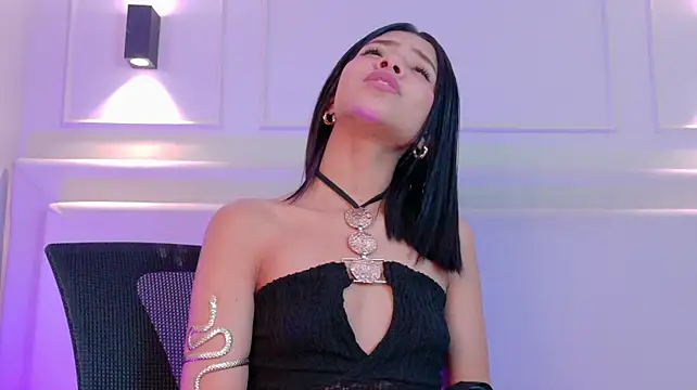 NaomiKlarc live cam on StripChat
