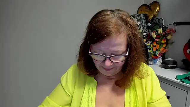 Adelewildx live cam on StripChat