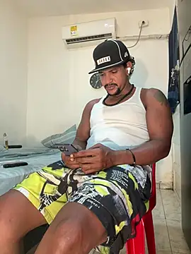 bigdick211292 live cam on StripChat