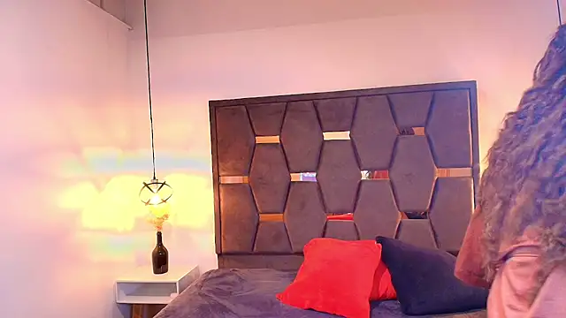 Sara_Naugty