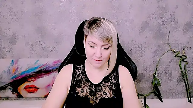 djullia (F milf) - show ass in panties