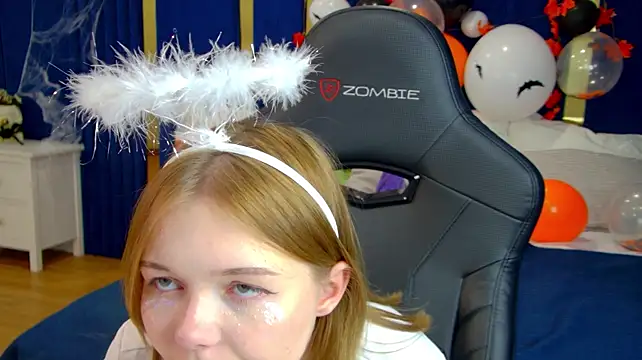 ElinaVale live cam on StripChat