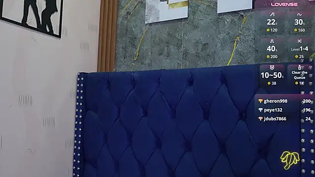 youngmommyy live cam on StripChat