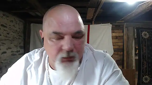 Newfiesausage1972 live cam on StripChat