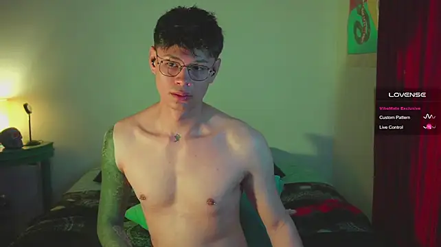 Heliero live cam on StripChat