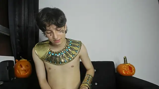 Onion_knight live cam on StripChat